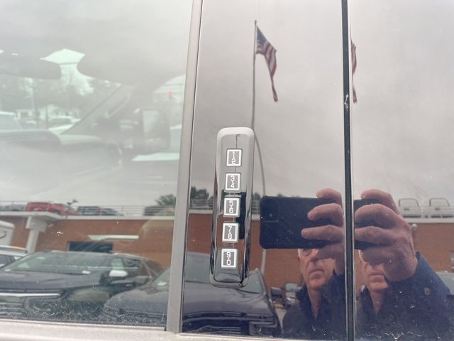Used 2024 Ford F350 Lariat w/ Lariat Ultimate Package image 16