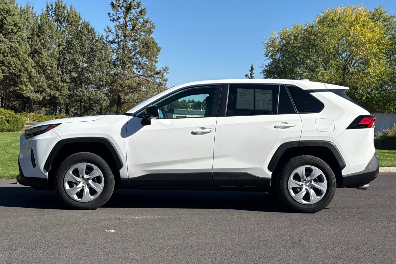 Used 2025 Toyota RAV4 LE AWD/4WD image 7