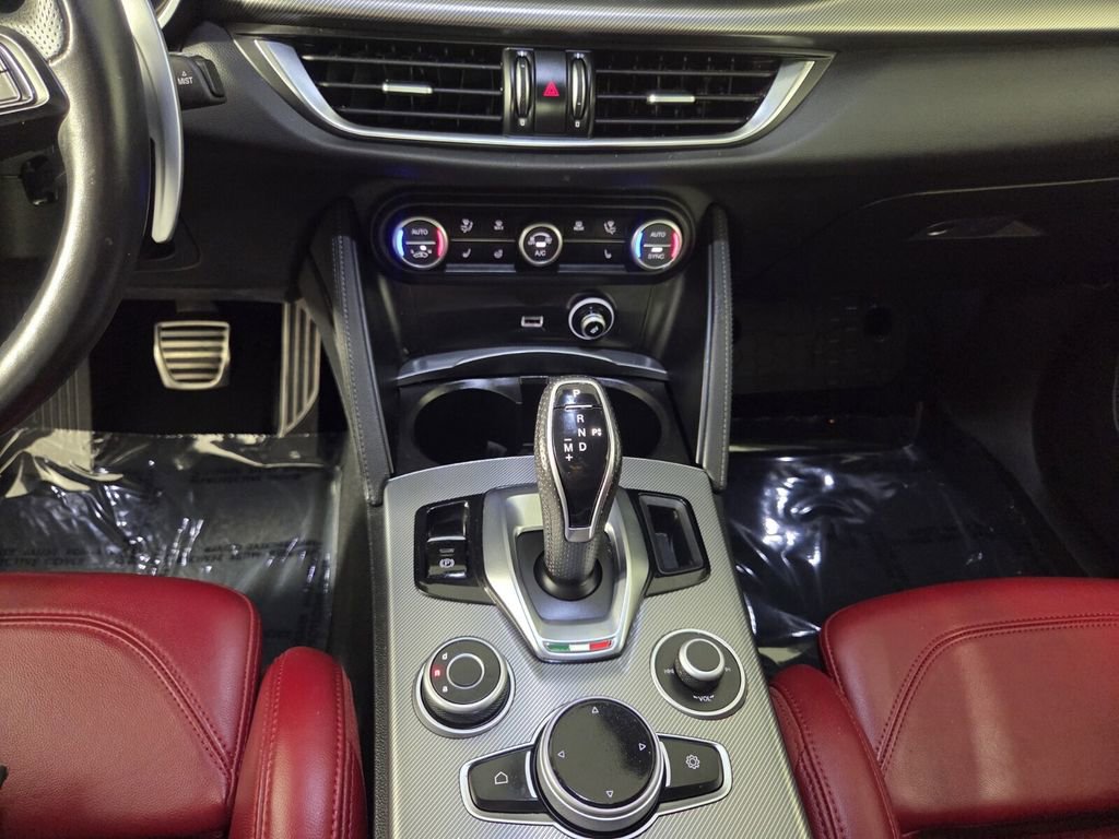 Used 2024 Alfa Romeo Stelvio Veloce image 14