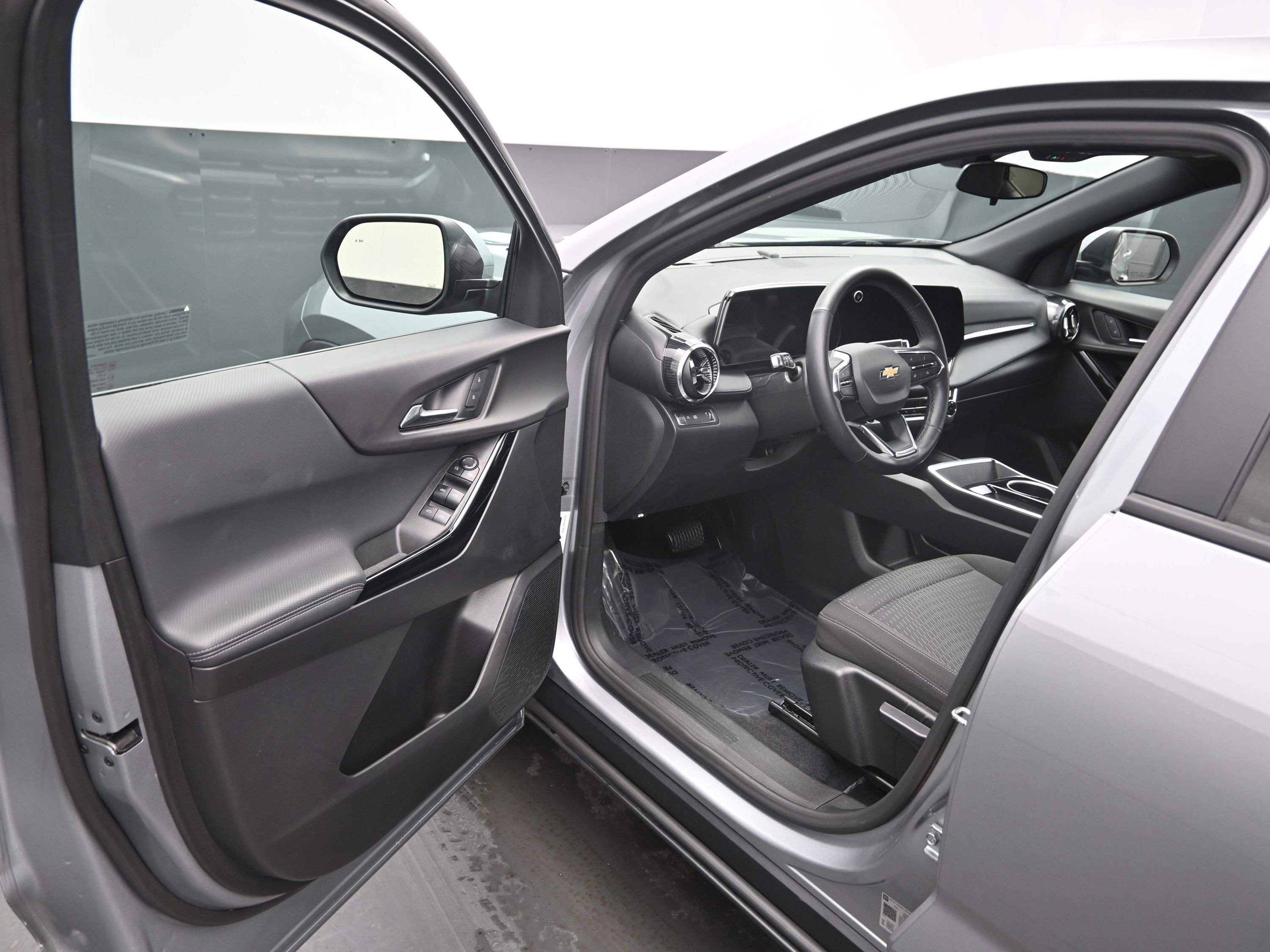 Used 2025 Chevrolet Equinox LT image 17