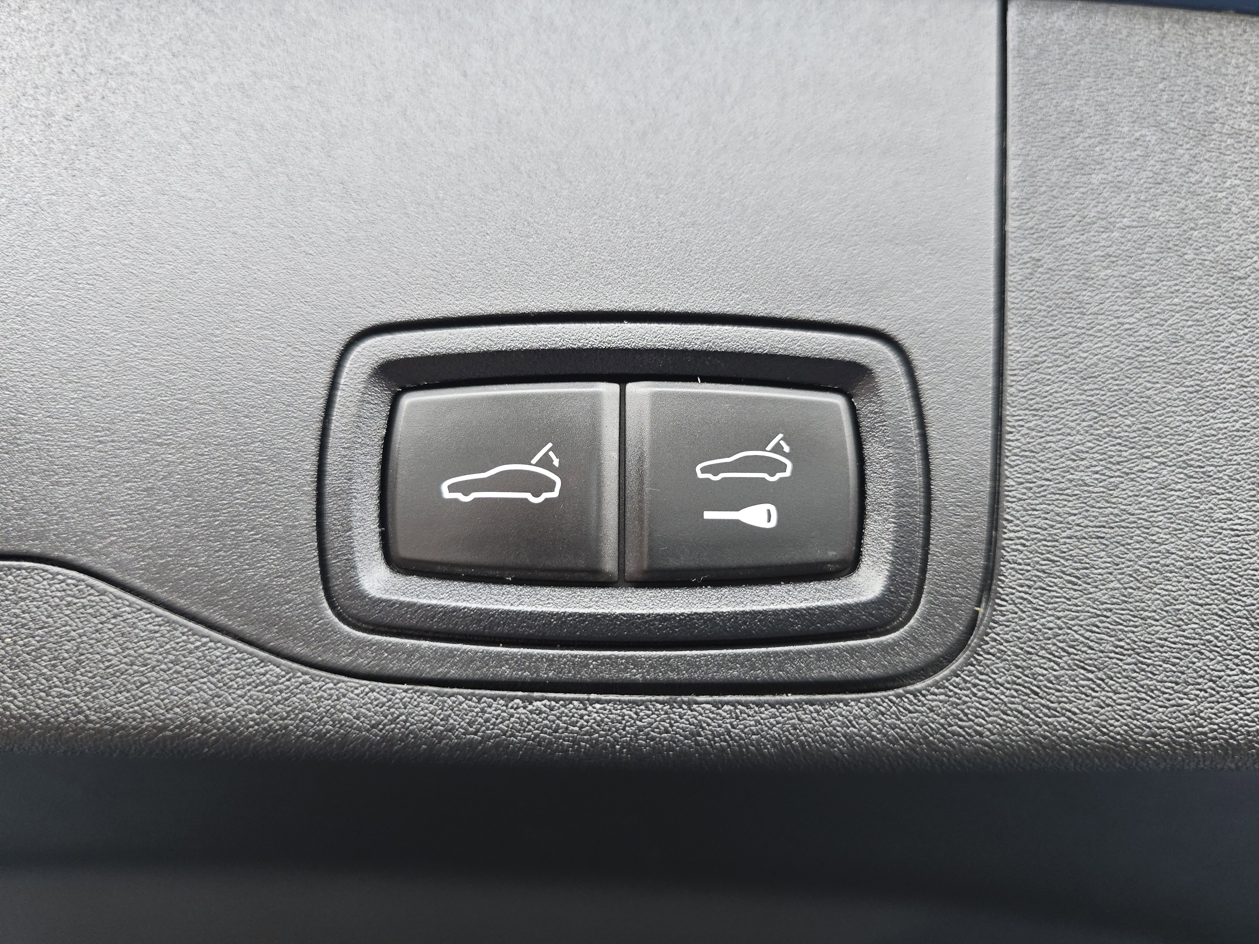 Certified 2021 Porsche Taycan 4 Cross Turismo image 16