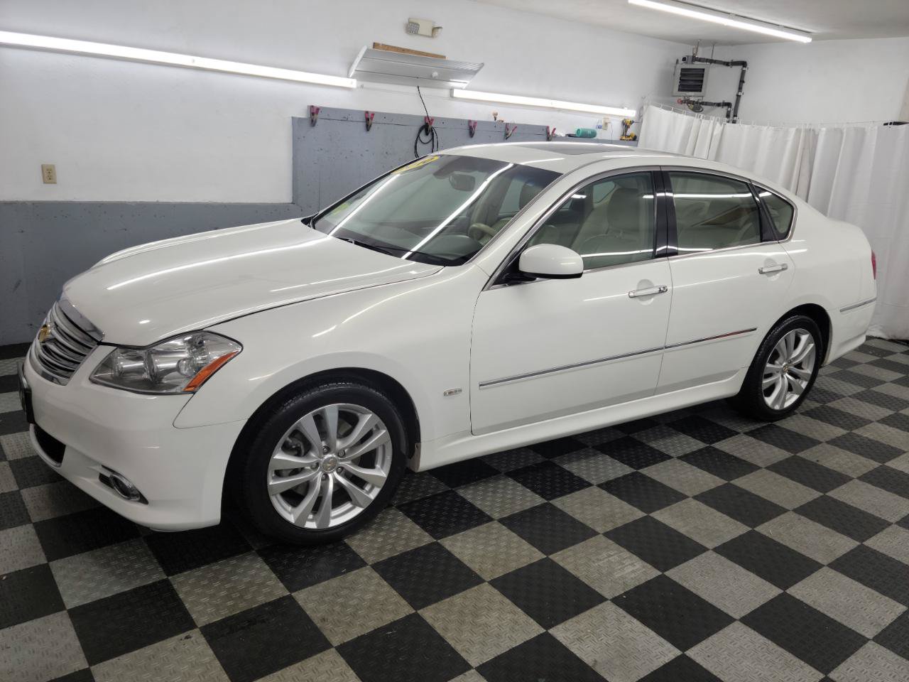 Used 2010 INFINITI M35 x w/ Technology Pkg AWD/4WD image 2