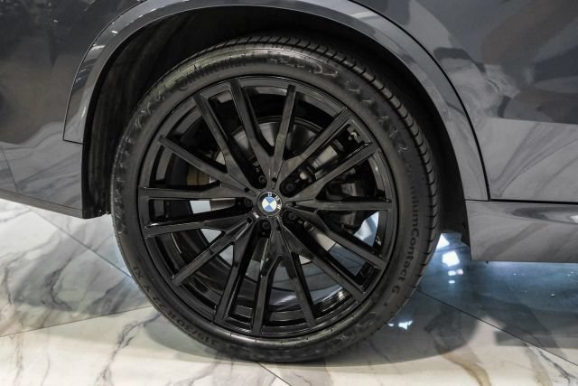 Used 2022 BMW X5 xDrive40i w/ M Sport Package AWD/4WD image 52