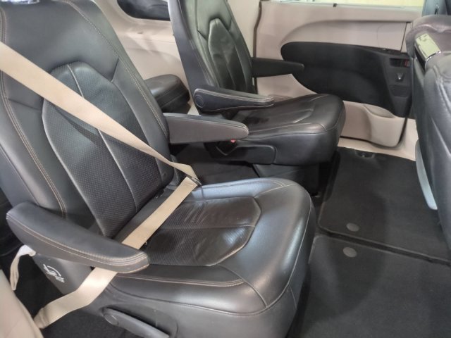 Used 2017 Chrysler Pacifica Touring-L Plus FWD image 30