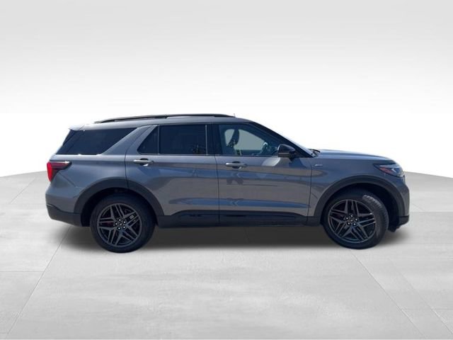 Used 2025 Ford Explorer ST-Line w/ Premium Package image 8