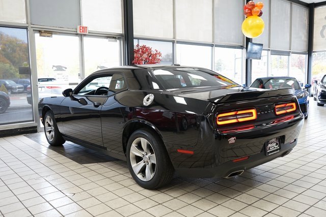 Used 2019 Dodge Challenger SXT image 5