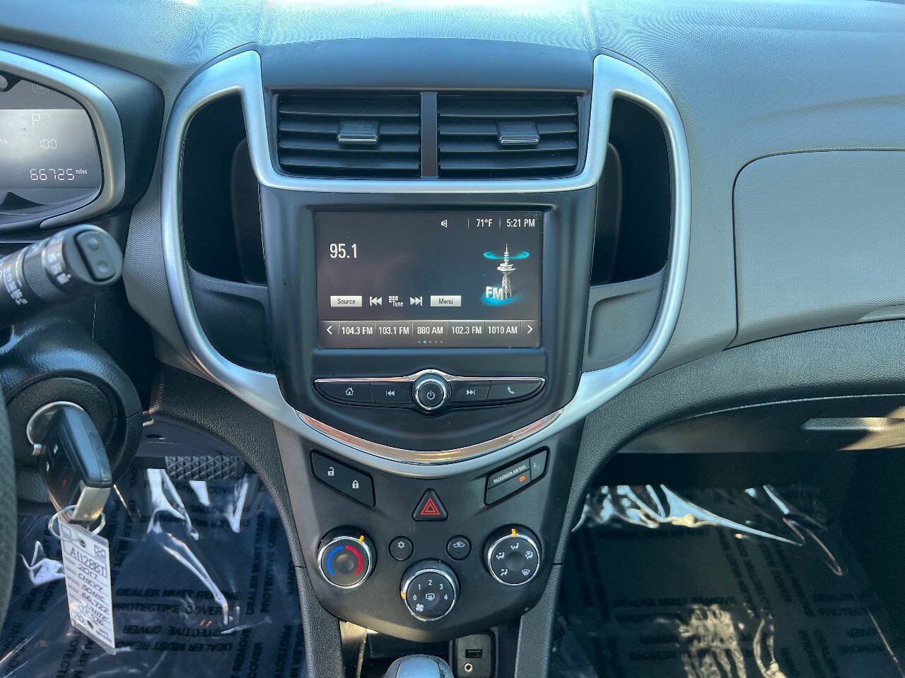 Used 2017 Chevrolet Sonic LT FWD image 29