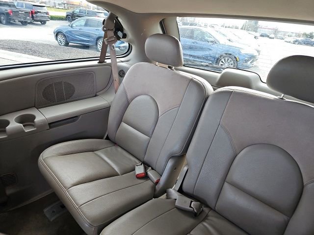 Used 2003 Chrysler Town & Country Limited image 28