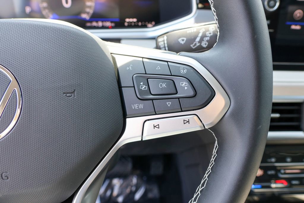 New 2025 Volkswagen Taos SE image 27