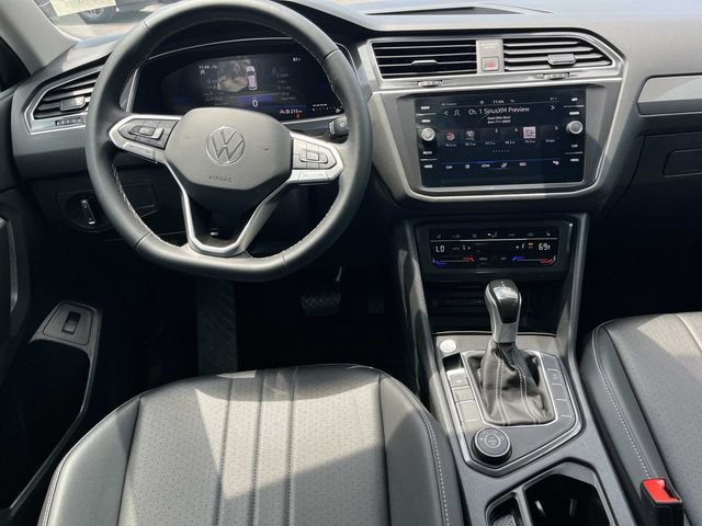 Used 2024 Volkswagen Tiguan SE AWD/4WD image 17