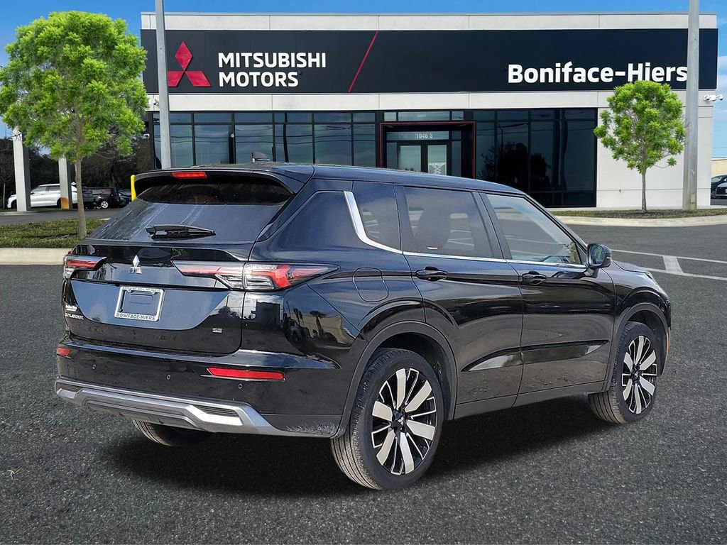 Used 2025 Mitsubishi Outlander SE image 4