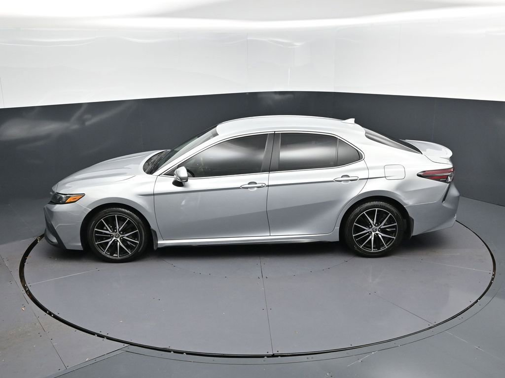 Used 2024 Toyota Camry SE image 33