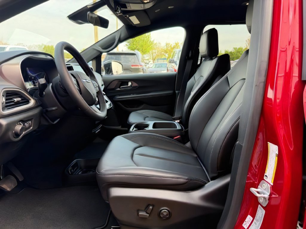 New 2026 Chrysler Voyager LX FWD image 13