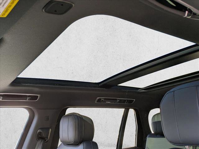 New 2025 Land Rover Range Rover Long Wheelbase SE image 15