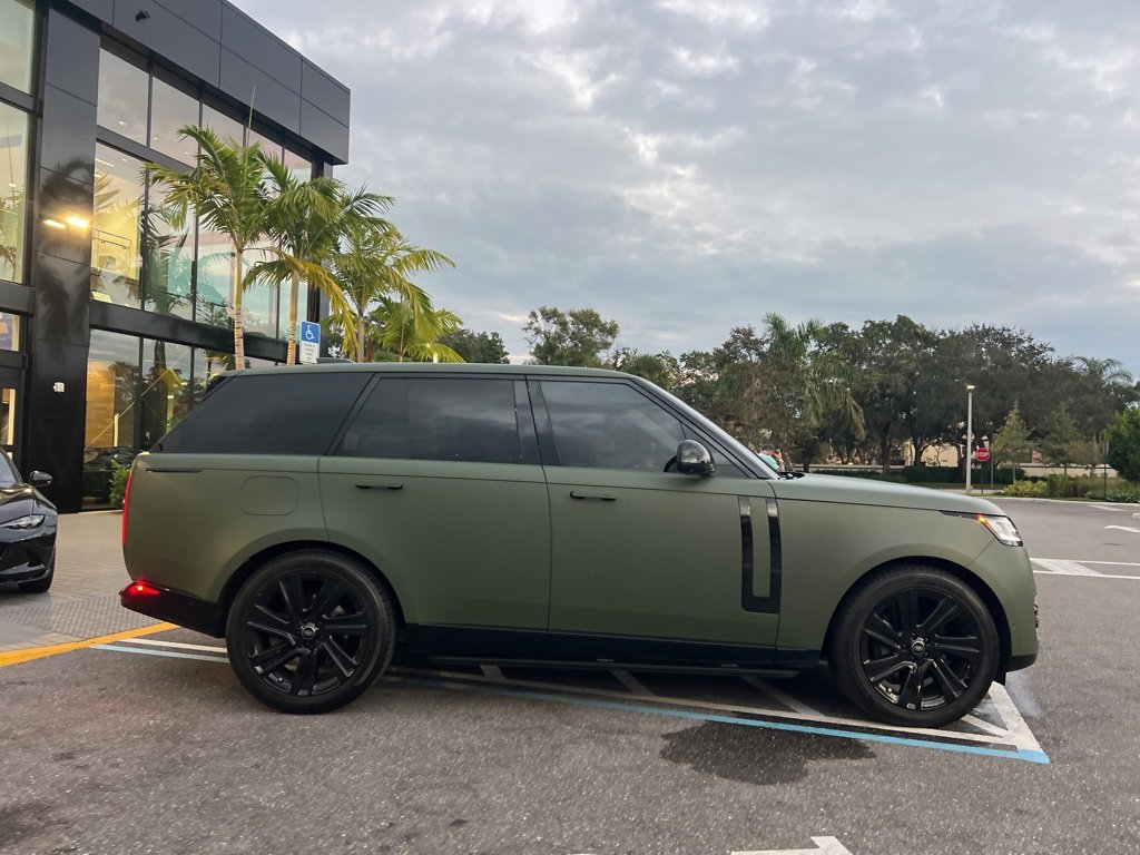 Used 2023 Land Rover Range Rover SE image 9