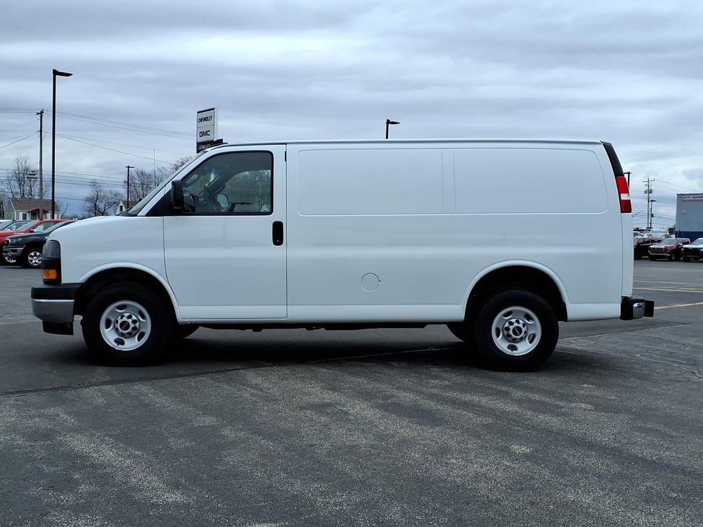 Used 2024 GMC Savana 2500 w/ Driver Convenience Package image 4