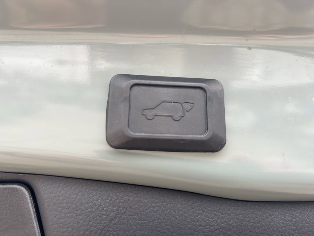 Used 2020 Toyota RAV4 XLE w/ Convenience Package image 15