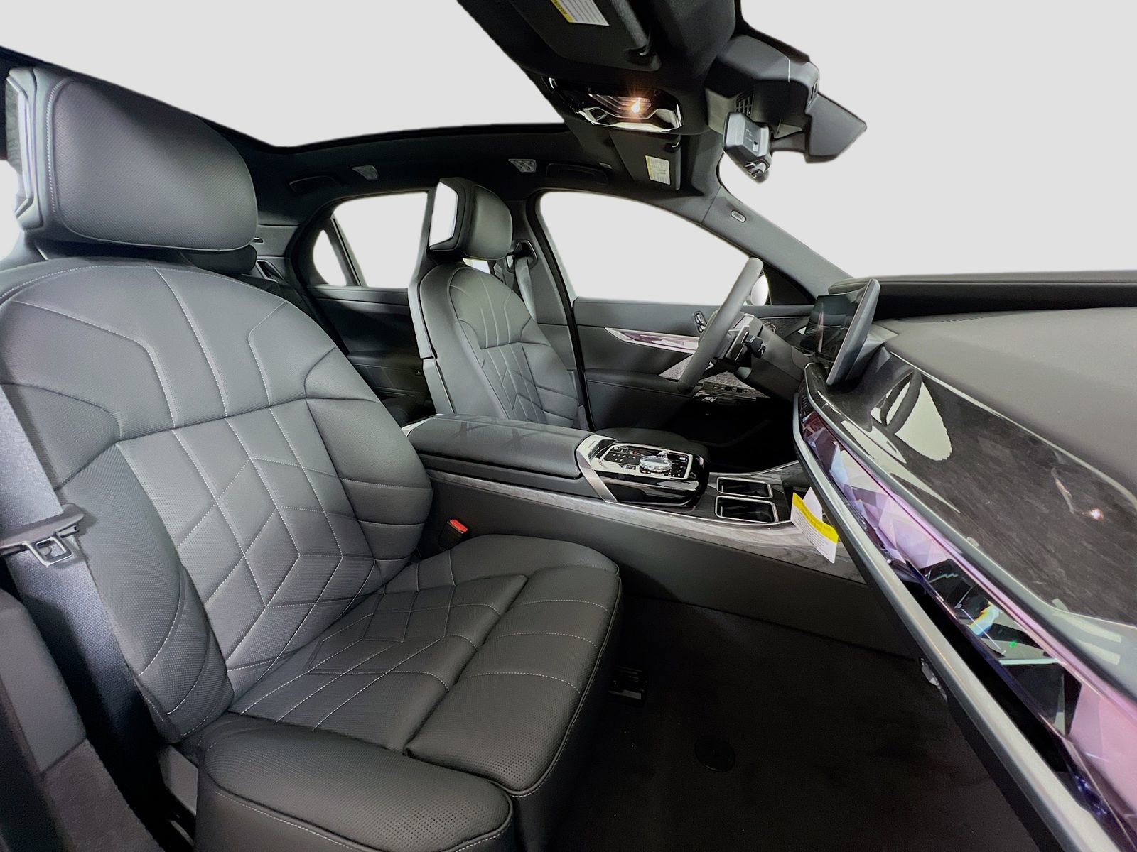 New 2025 BMW 760i xDrive image 32
