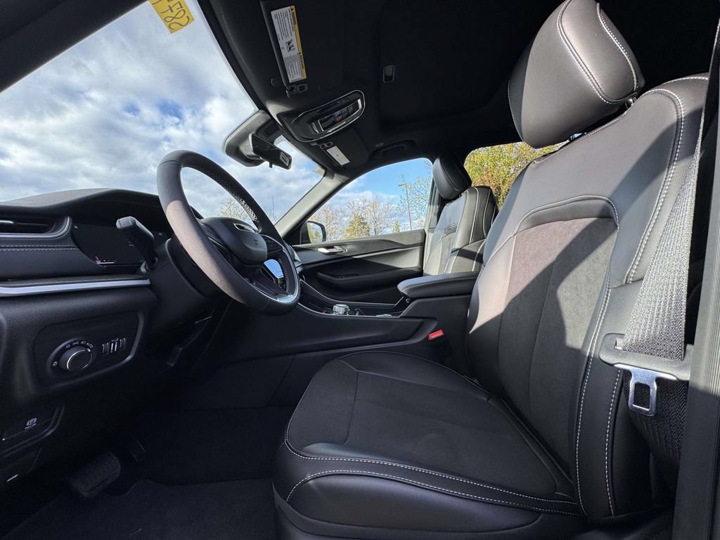New 2025 Jeep Grand Cherokee L Altitude AWD/4WD image 14