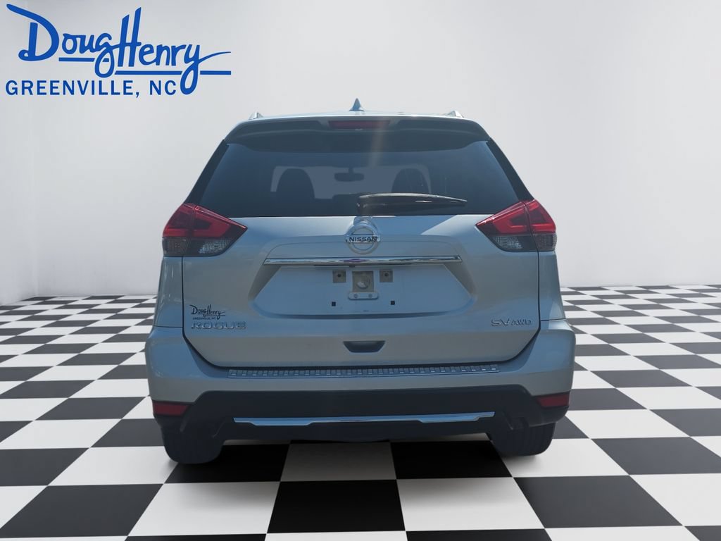 Used 2018 Nissan Rogue SV w/ Sun & Sound Touring Package AWD/4WD image 4
