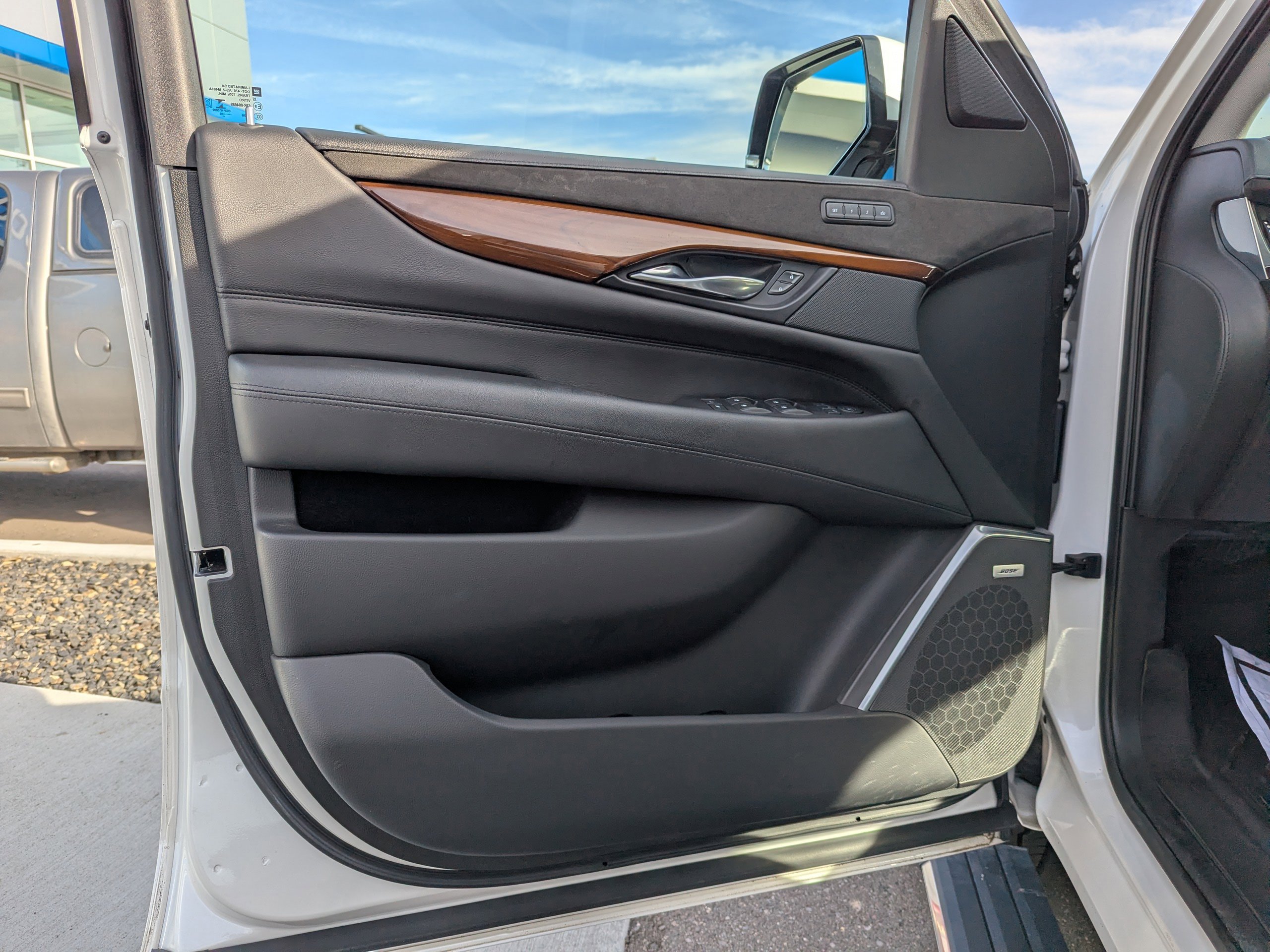 Used 2020 Cadillac Escalade Premium Luxury image 11