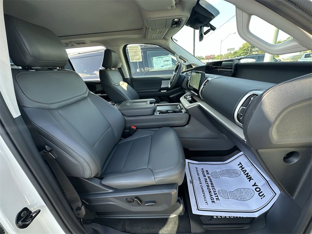 New 2025 Ford Expedition Active image 26