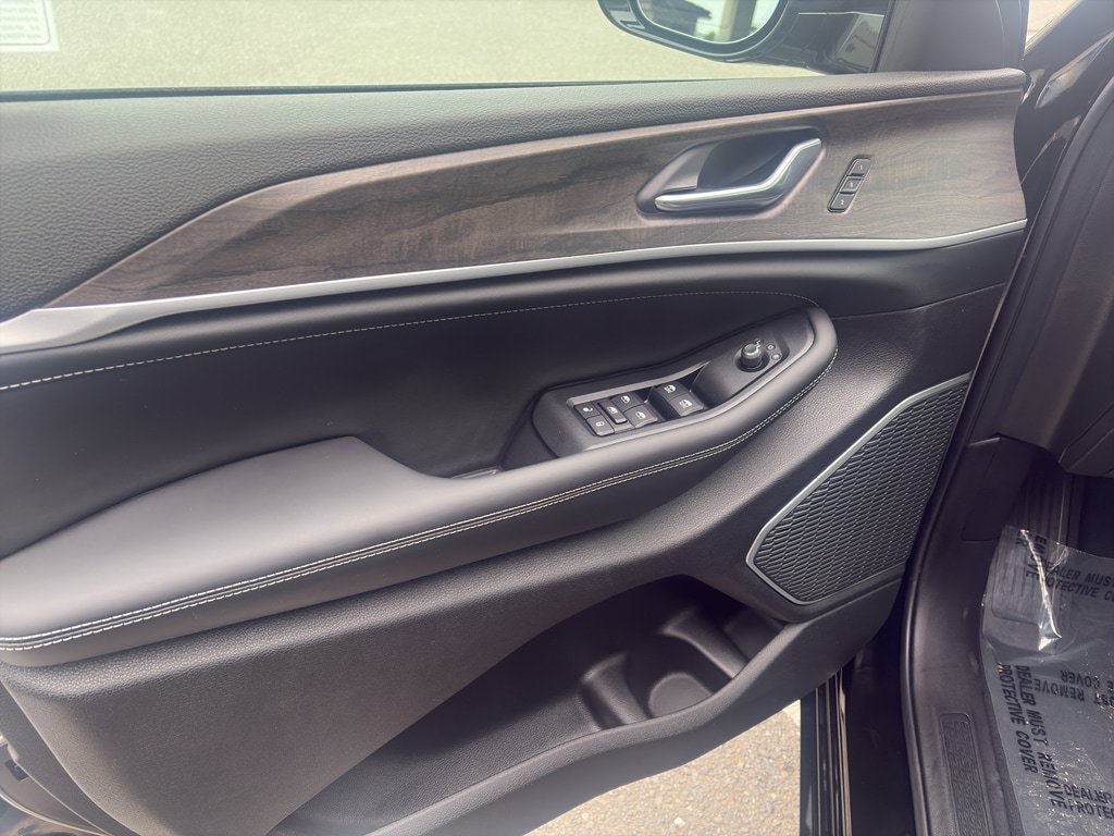 New 2026 Jeep Grand Cherokee L Limited AWD/4WD image 6