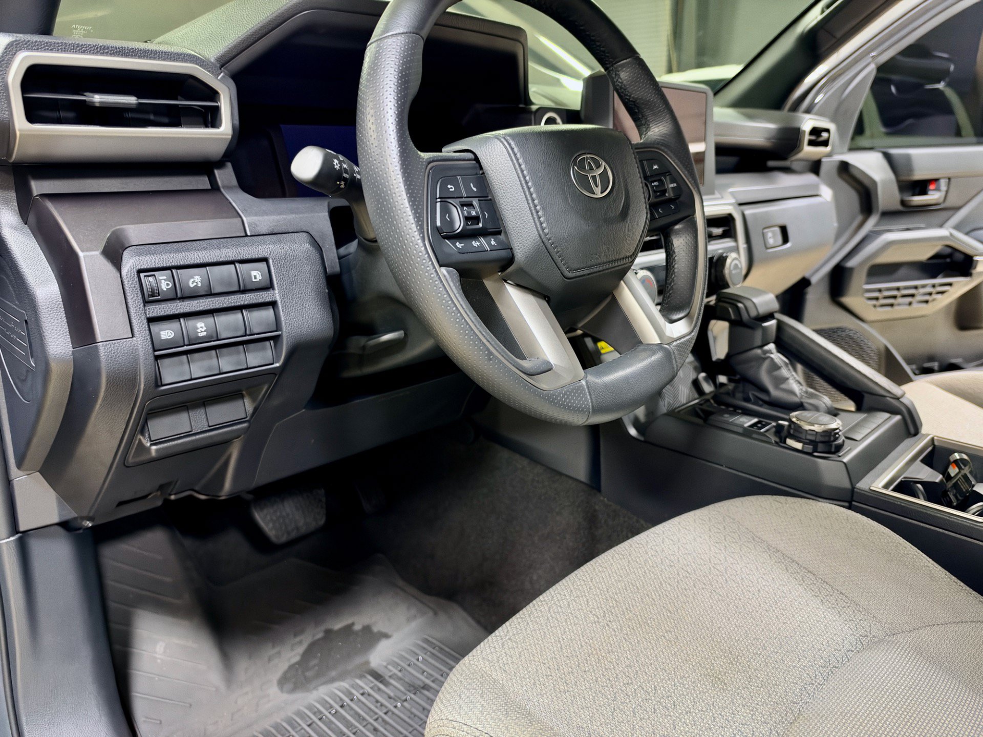 Used 2026 Toyota 4Runner SR5 AWD/4WD image 17