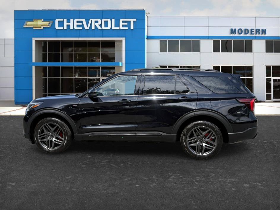 Used 2025 Ford Explorer ST-Line w/ ST-Line Street Pack AWD/4WD image 2