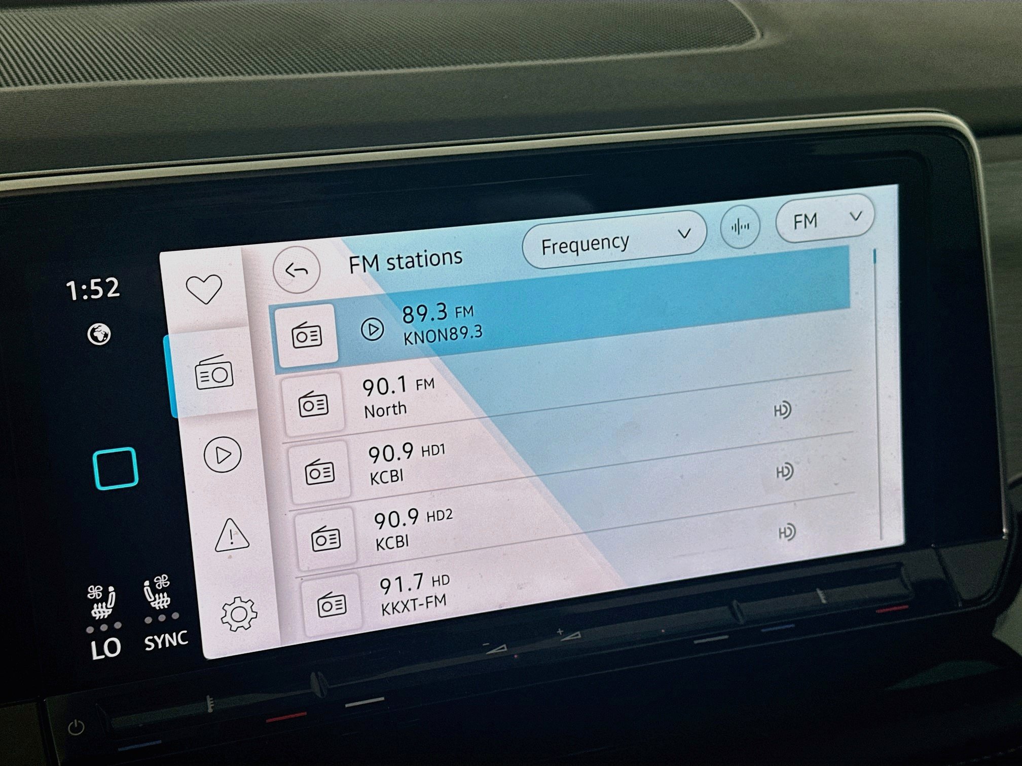 Used 2024 Volkswagen Atlas Cross Sport SE FWD image 21