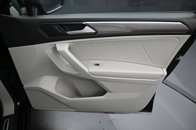 Used 2023 Volkswagen Tiguan SE R-Line FWD image 36