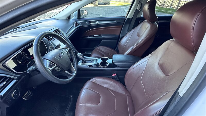 Used 2016 Ford Fusion Titanium image 2