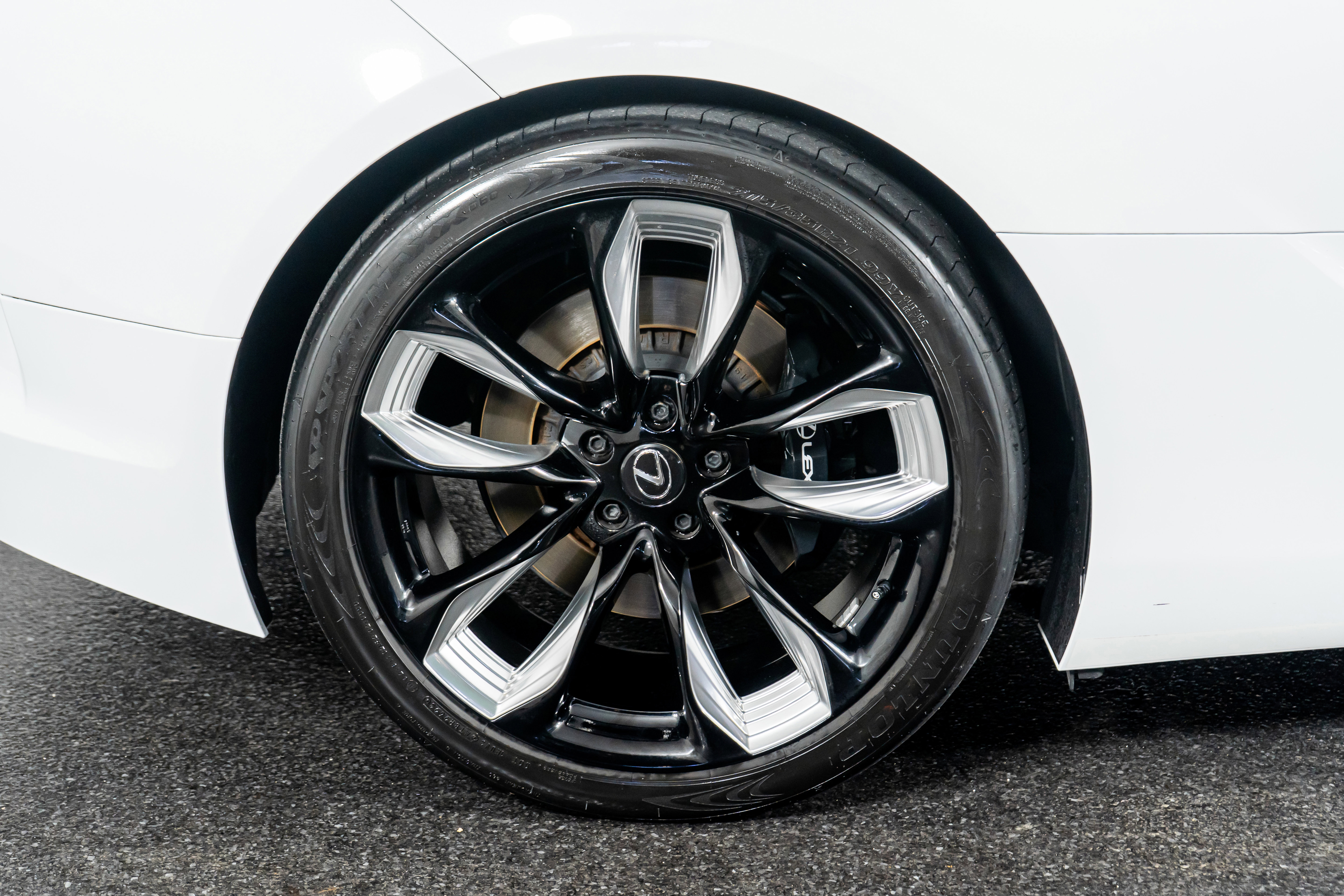 Used 2024 Lexus LC 500 Convertible image 10