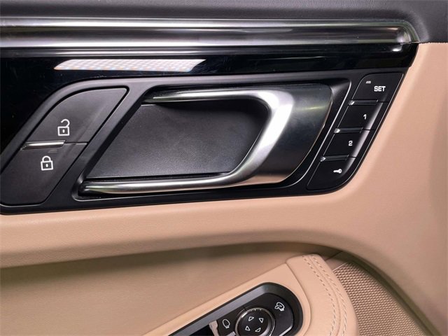Used 2025 Porsche Macan image 38
