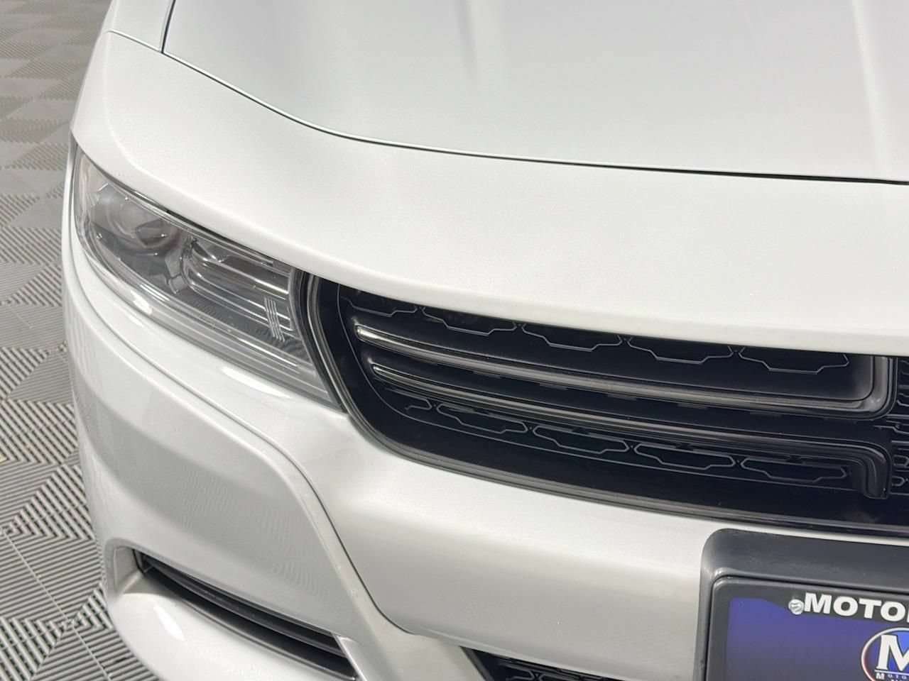 Used 2023 Dodge Charger SXT RWD image 3