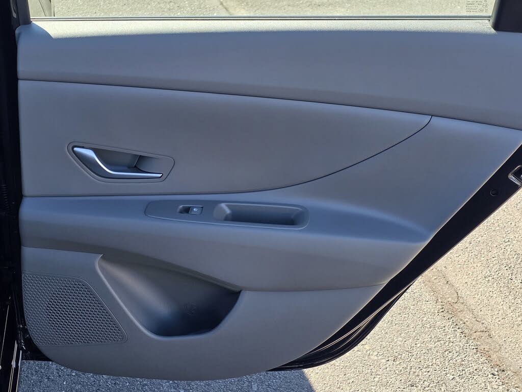Used 2026 Hyundai Elantra SE FWD image 27