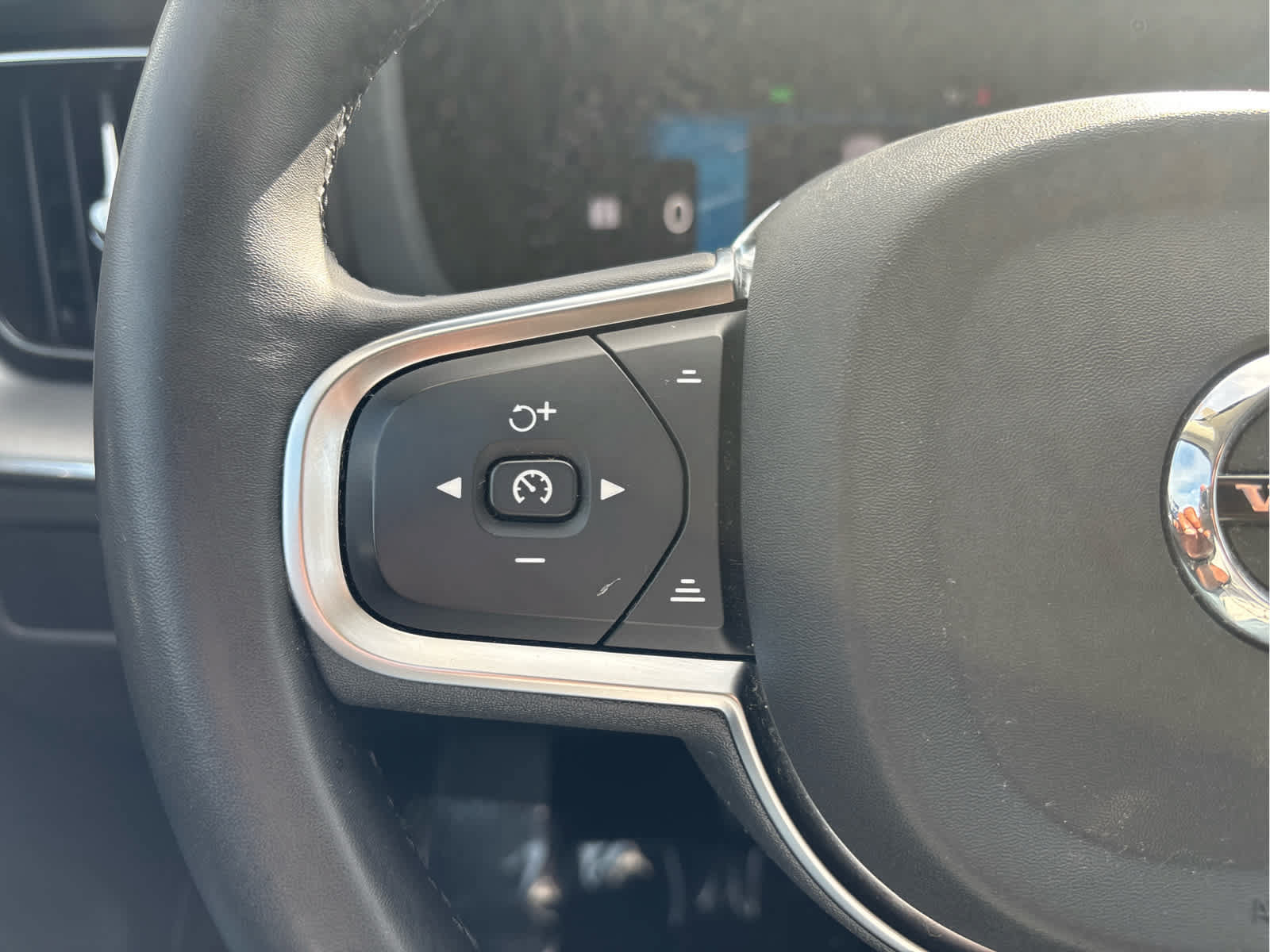 Used 2024 Volvo XC60 B5 Core AWD/4WD image 18