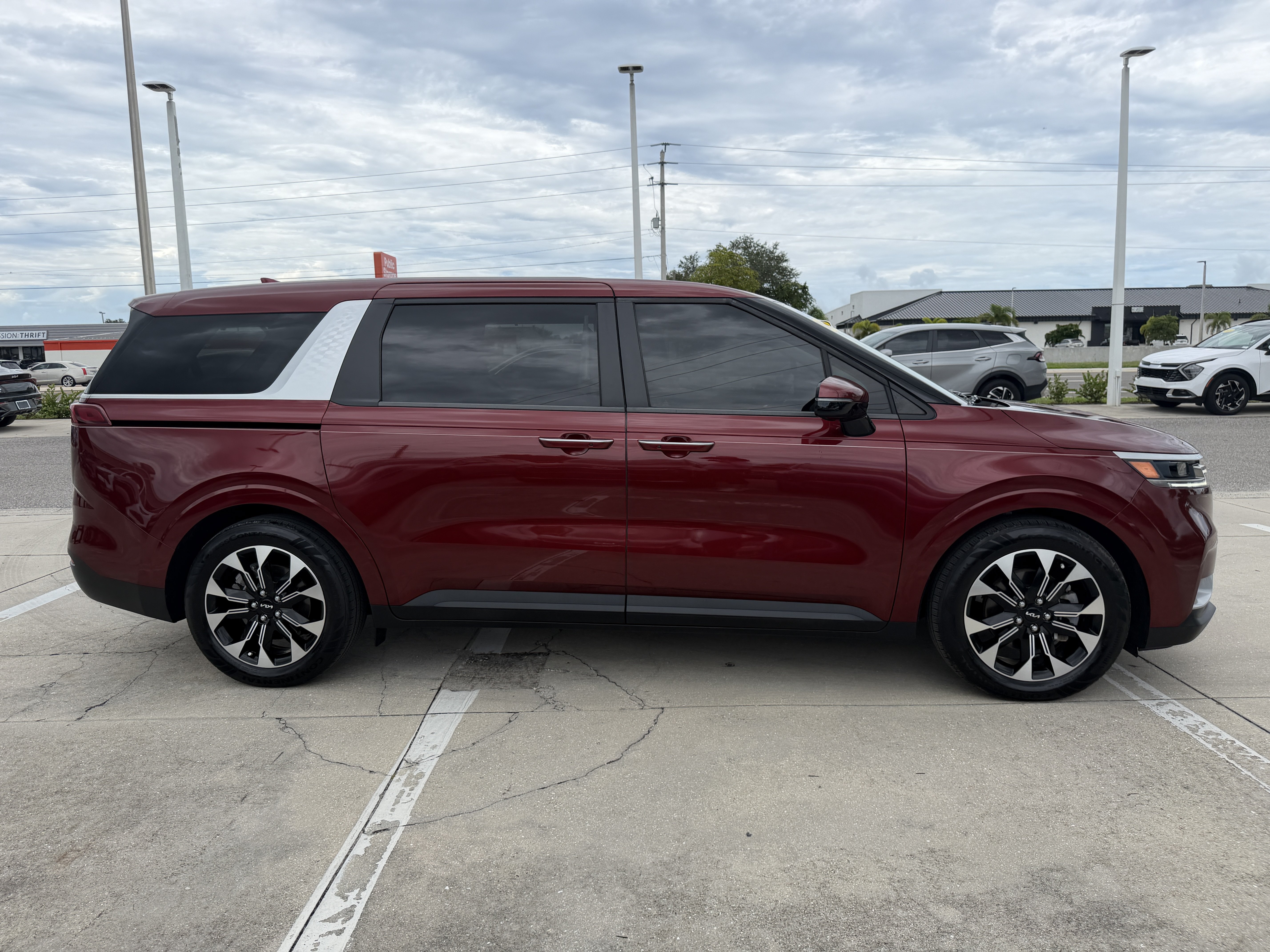 Certified 2024 Kia Carnival EX FWD image 3