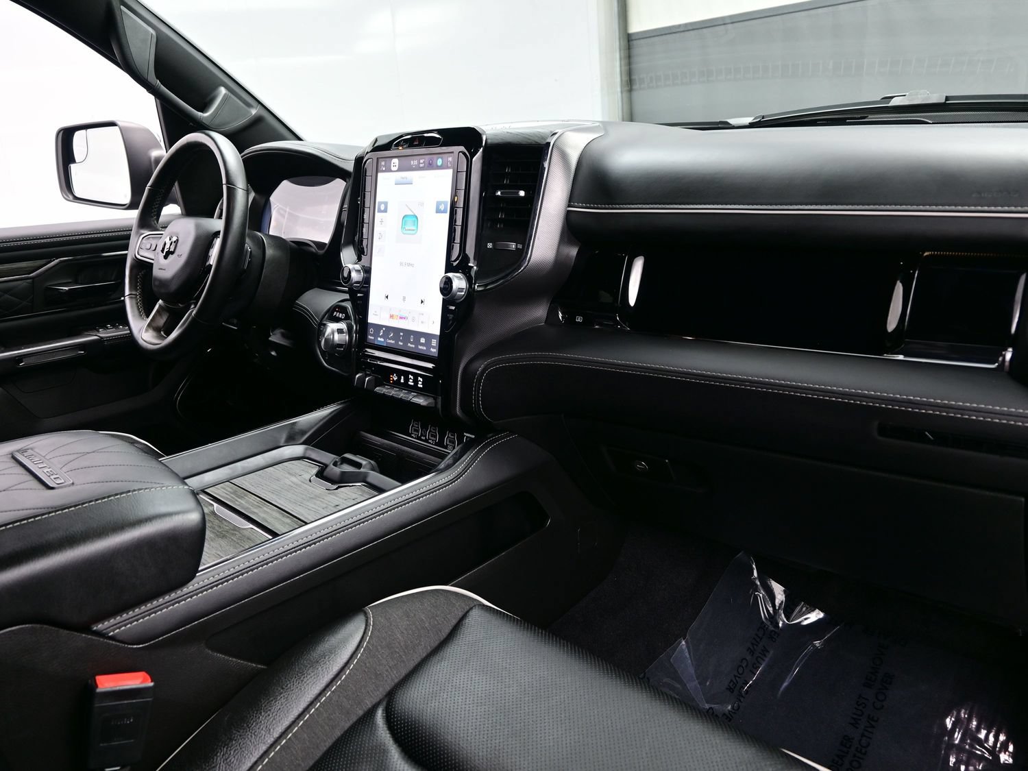 Used 2025 RAM 1500 Limited AWD/4WD image 18