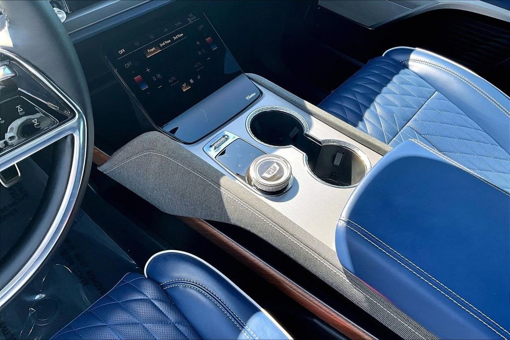 Certified 2026 Cadillac Vistiq Premium Luxury image 17