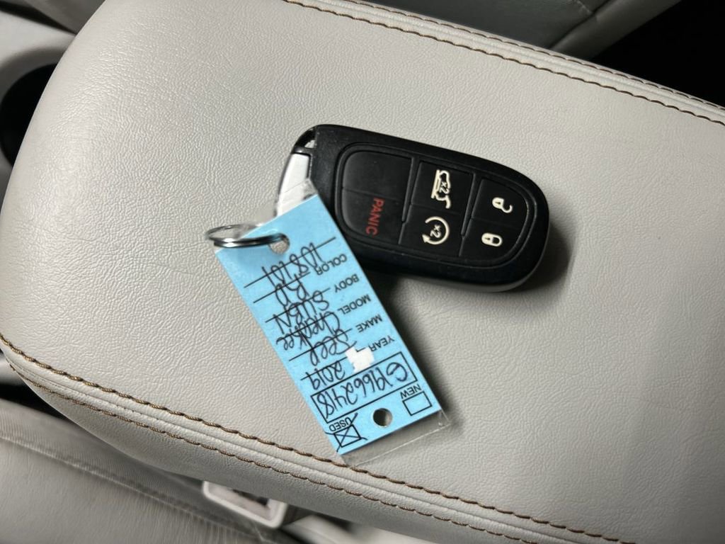 Used 2019 Jeep Cherokee Limited image 12