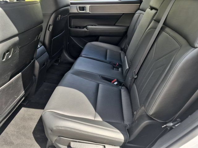 Used 2025 Hyundai Santa Fe SEL FWD image 26