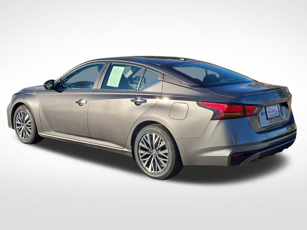Used 2024 Nissan Altima 2.5 SV image 3