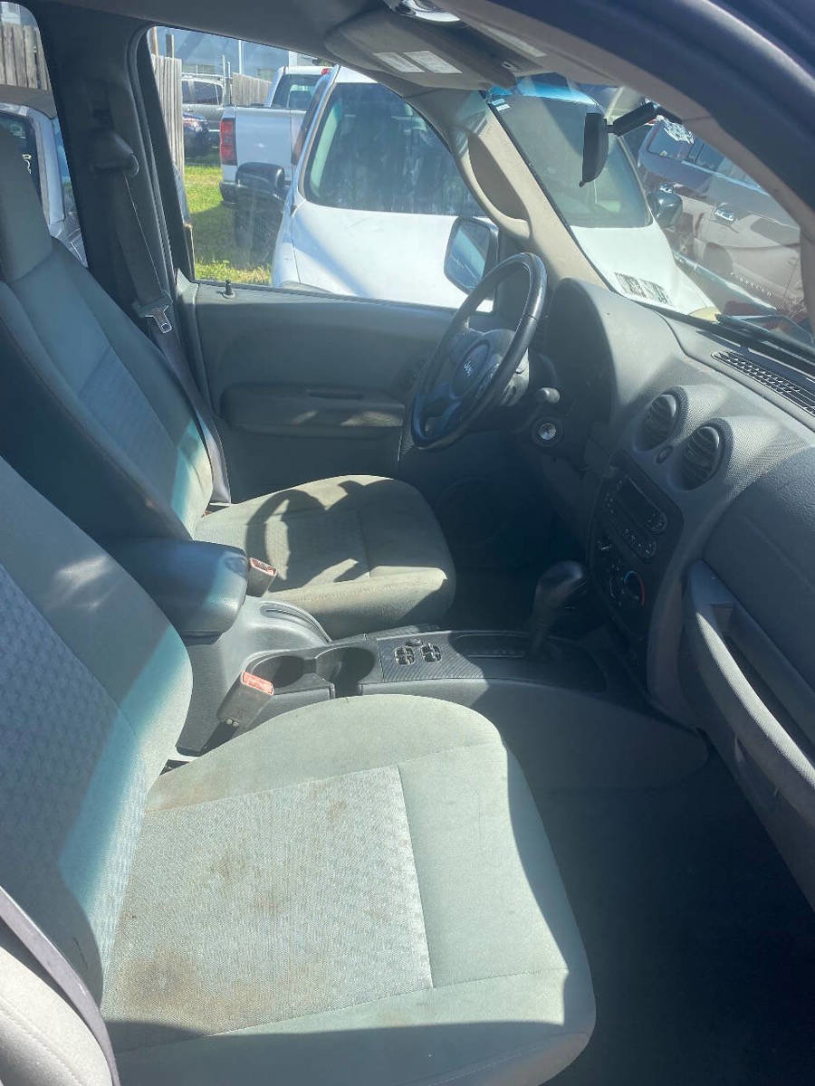 Used 2006 Jeep Liberty Sport image 6