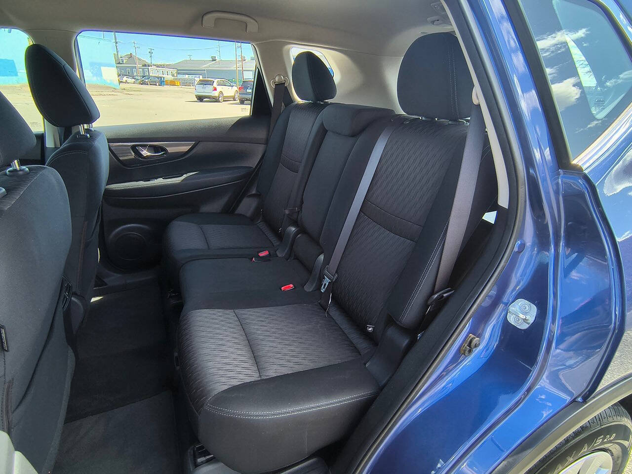 Used 2017 Nissan Rogue S AWD/4WD image 19