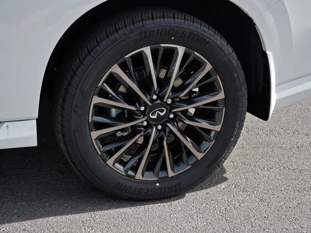 Certified 2026 INFINITI QX80 Autograph w/ Autograph Exterior Package AWD/4WD image 9