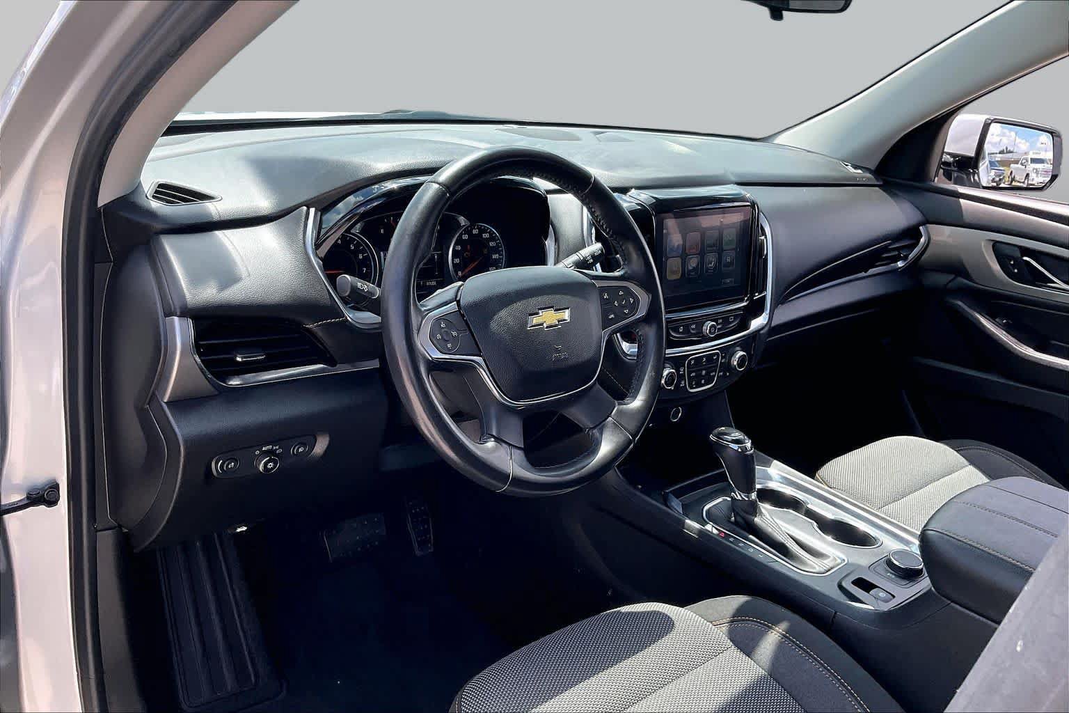 Used 2018 Chevrolet Traverse LT FWD image 13