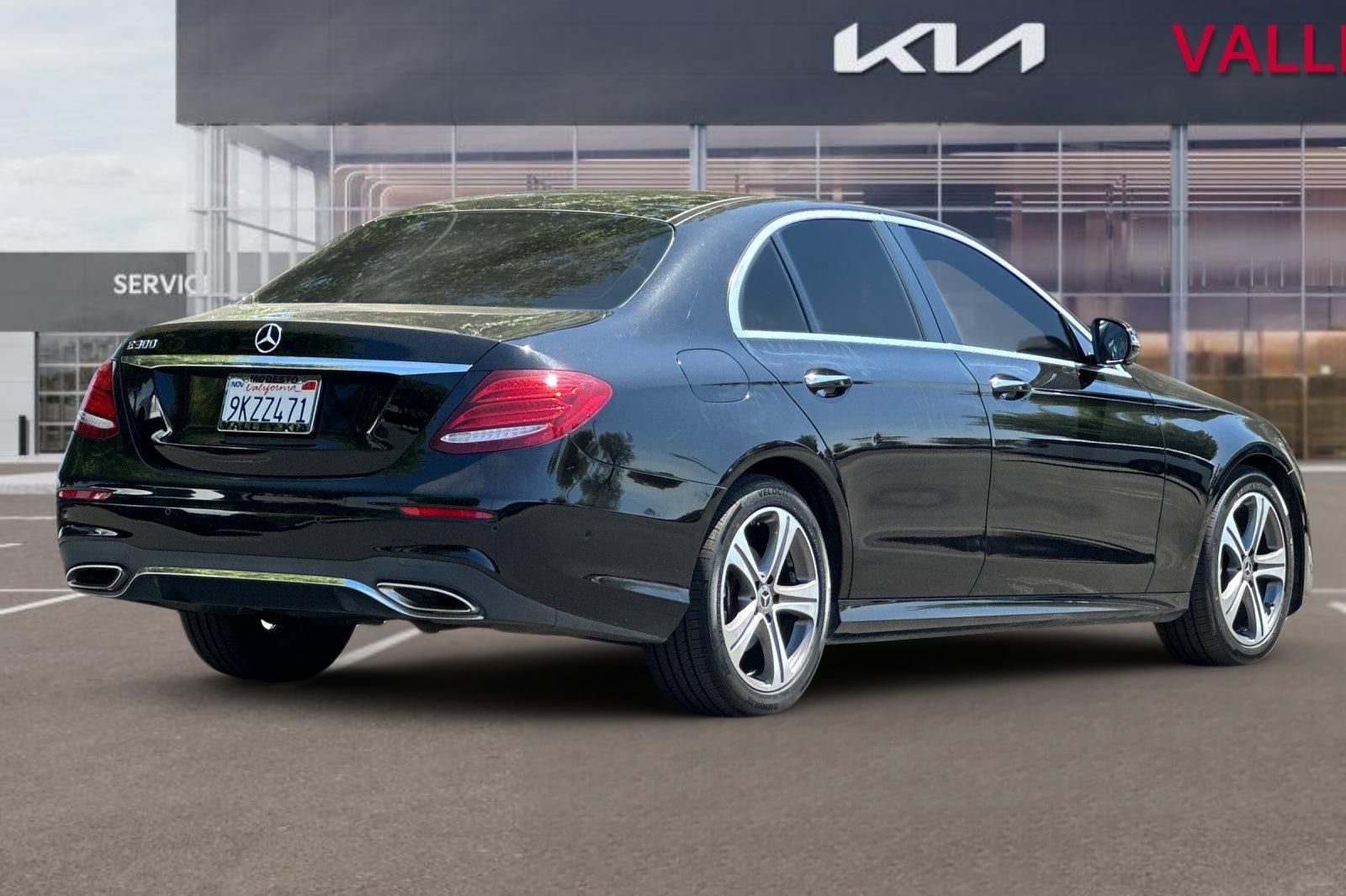 Used 2019 Mercedes-Benz E 300 w/ Premium 1 Package image 4