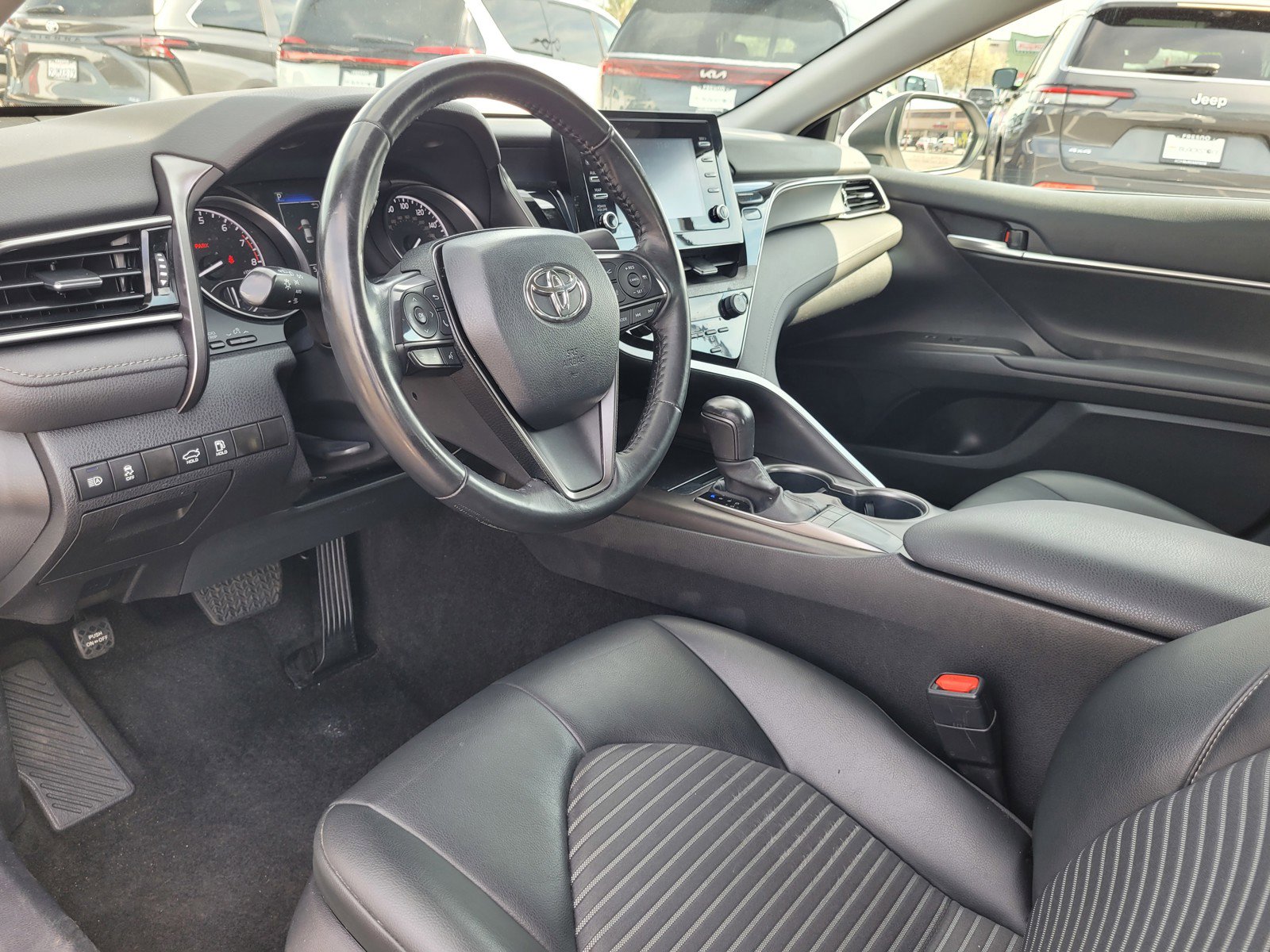 Used 2024 Toyota Camry SE image 9