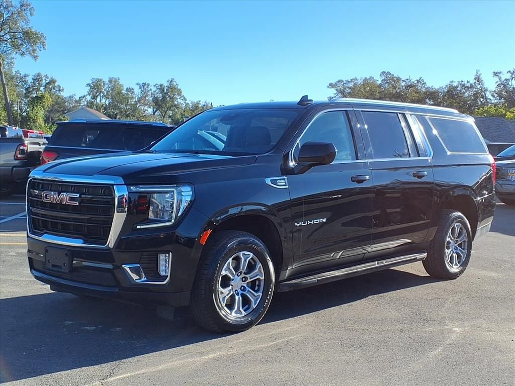 Used 2024 GMC Yukon XL SLE image 3